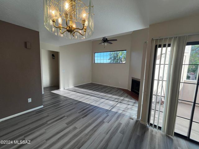 4285 N River Grove Cir Apt 215, Tucson, AZ 85719