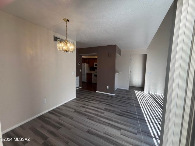 4285 N River Grove Cir Apt 215, Tucson, AZ 85719