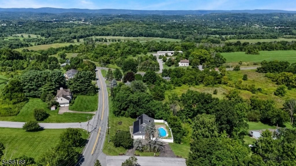 9 Lake Pochung Rd, Vernon Twp., NJ 07461 — photo 2