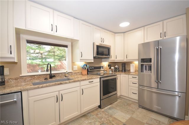 264 High Point Circle, Tallmadge, OH 44278