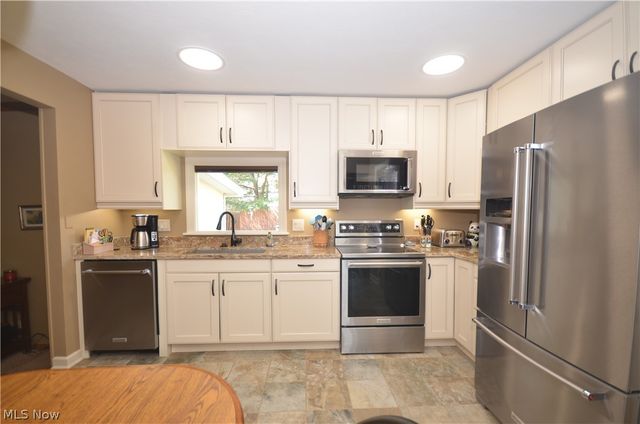 264 High Point Circle, Tallmadge, OH 44278