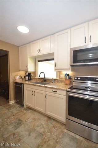 264 High Point Circle, Tallmadge, OH 44278