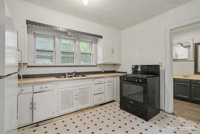 2825 7th Street, Muskegon Heights, MI 49444