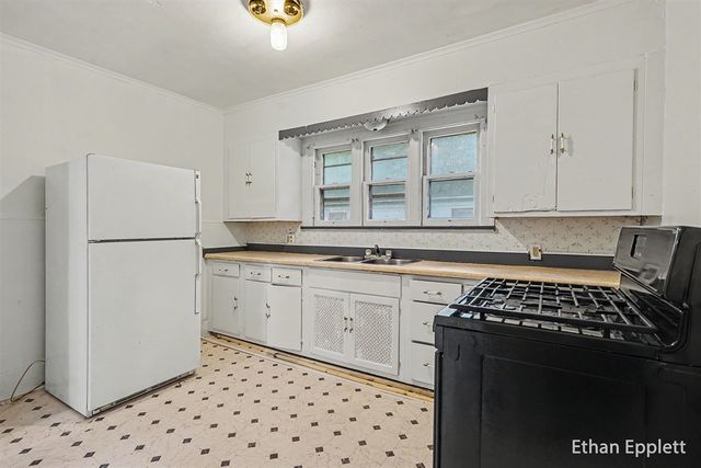 2825 7th Street, Muskegon Heights, MI 49444