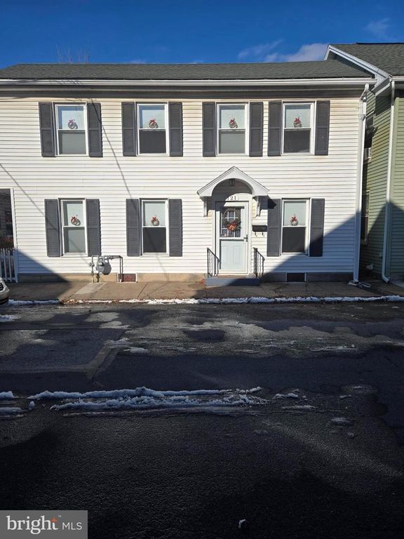 121 E LOCUST ST, Mechanicsburg, PA 17055