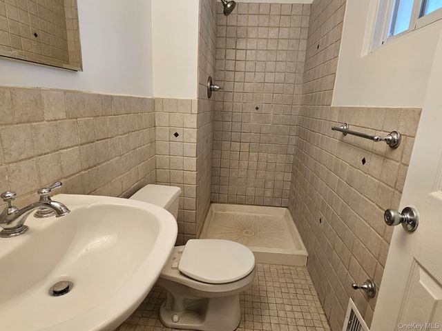 3 Glenbrook Road, Monsey, NY 10952