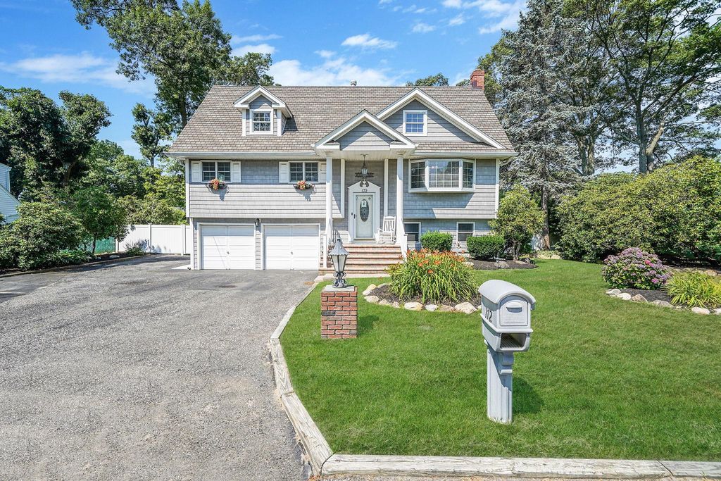 172 Avenue C, Holbrook, NY 11741