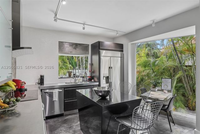 16581 NW 84th Ave, Miami Lakes, FL 33016