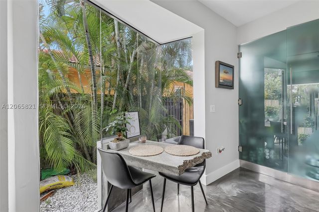 16581 NW 84th Ave, Miami Lakes, FL 33016