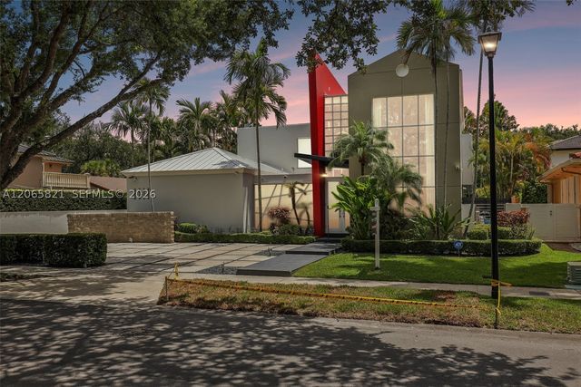 16581 NW 84th Ave, Miami Lakes, FL 33016