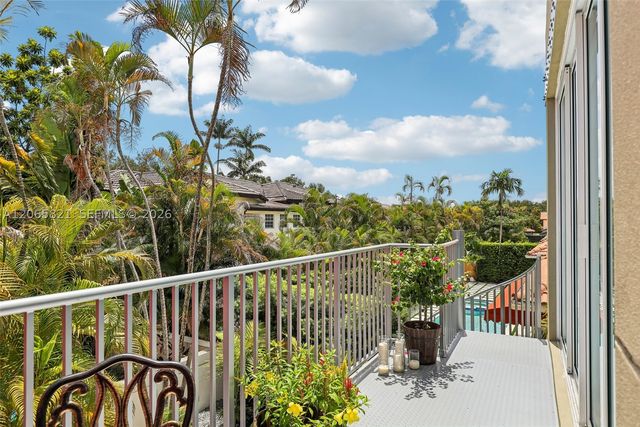 16581 NW 84th Ave, Miami Lakes, FL 33016