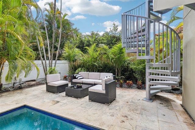 16581 NW 84th Ave, Miami Lakes, FL 33016