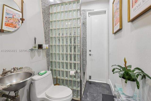 16581 NW 84th Ave, Miami Lakes, FL 33016
