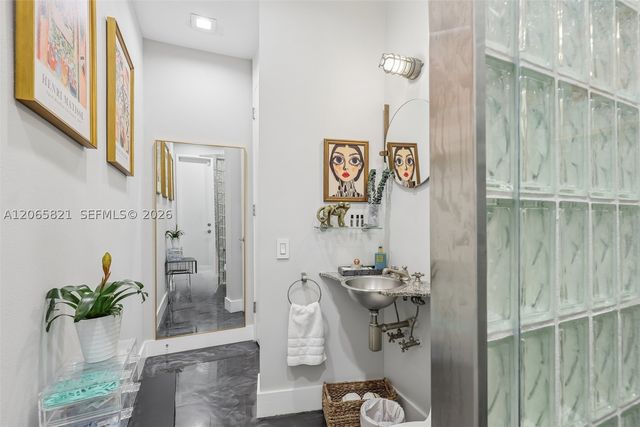 16581 NW 84th Ave, Miami Lakes, FL 33016