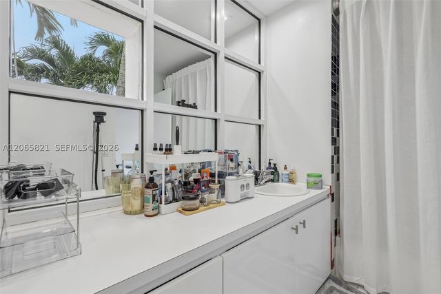 16581 NW 84th Ave, Miami Lakes, FL 33016