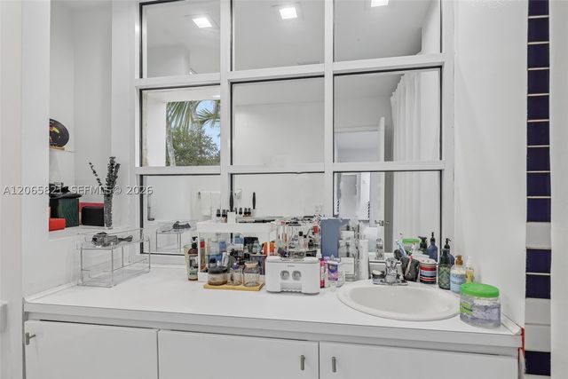 16581 NW 84th Ave, Miami Lakes, FL 33016