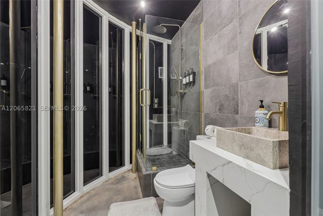16581 NW 84th Ave, Miami Lakes, FL 33016