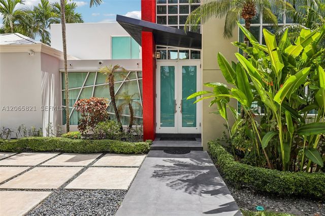 16581 NW 84th Ave, Miami Lakes, FL 33016