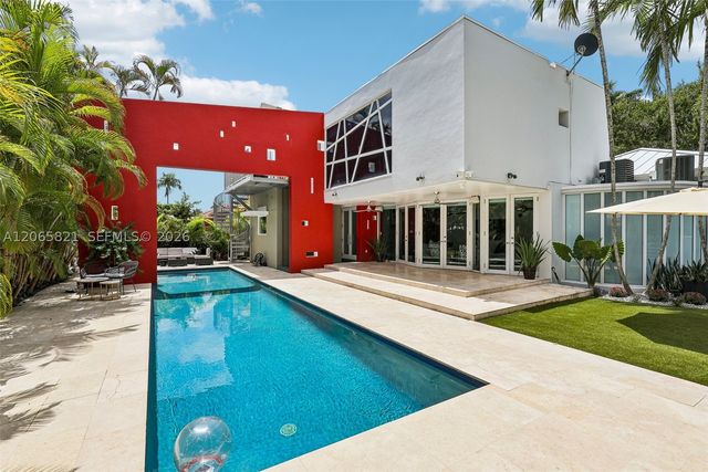 16581 NW 84th Ave, Miami Lakes, FL 33016