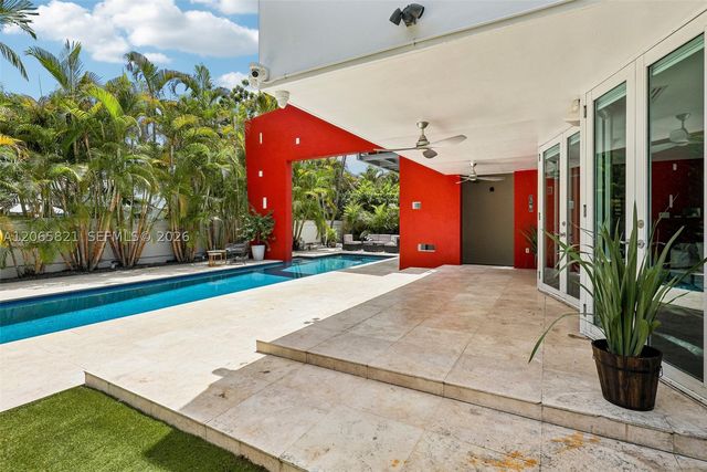 16581 NW 84th Ave, Miami Lakes, FL 33016