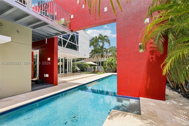 16581 NW 84th Ave, Miami Lakes, FL 33016