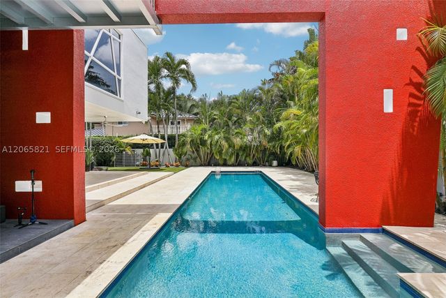 16581 NW 84th Ave, Miami Lakes, FL 33016