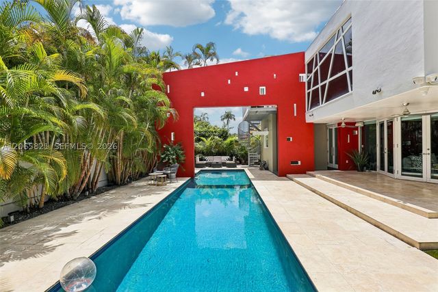 16581 NW 84th Ave, Miami Lakes, FL 33016