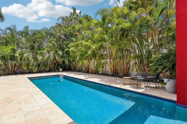 16581 NW 84th Ave, Miami Lakes, FL 33016