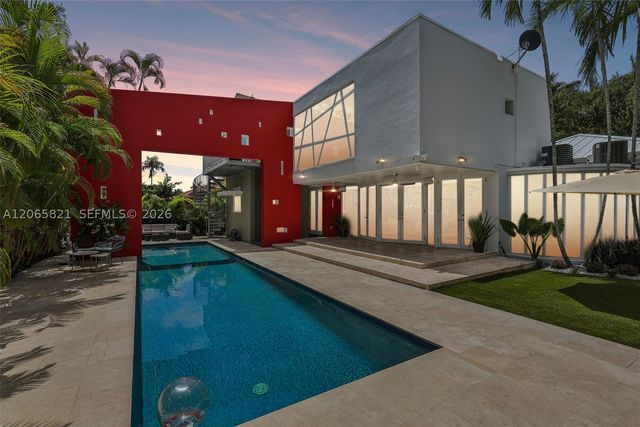 16581 NW 84th Ave, Miami Lakes, FL 33016