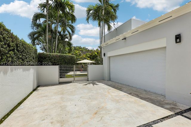 16581 NW 84th Ave, Miami Lakes, FL 33016