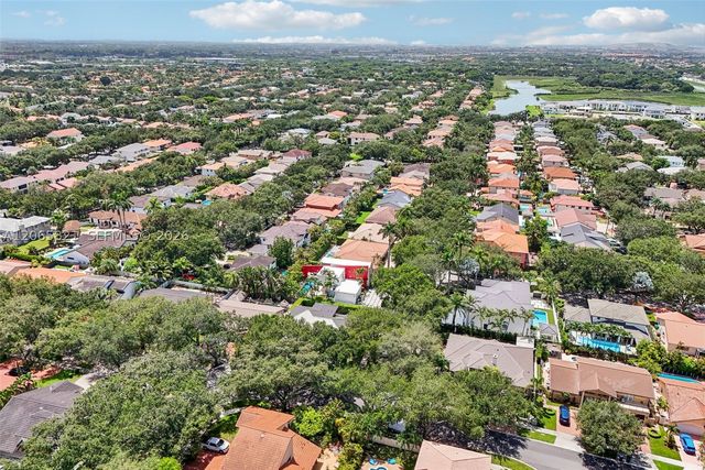 16581 NW 84th Ave, Miami Lakes, FL 33016