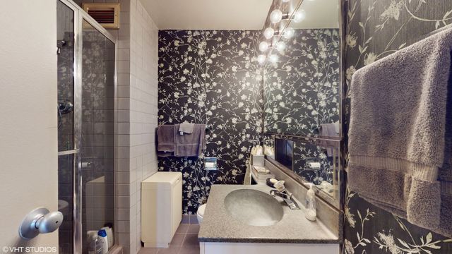 601 E 32nd Street 211, Chicago, IL 60616