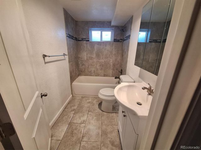 8616 W Utah Avenue, Lakewood, CO 80232