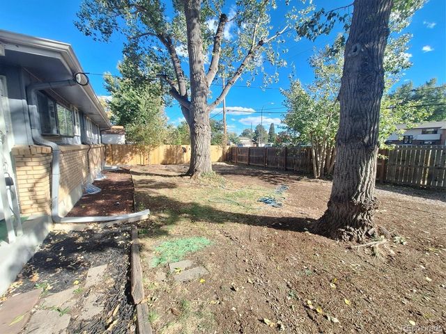 8616 W Utah Avenue, Lakewood, CO 80232