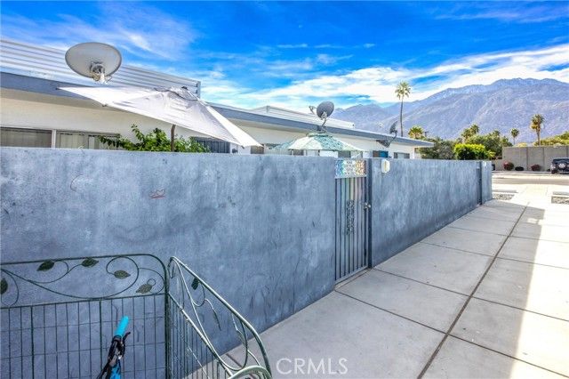 238 S Saturmino, Palm Springs, CA 92262