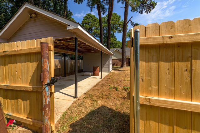 9916 Beaver Creek Drive, Shreveport, LA 71106