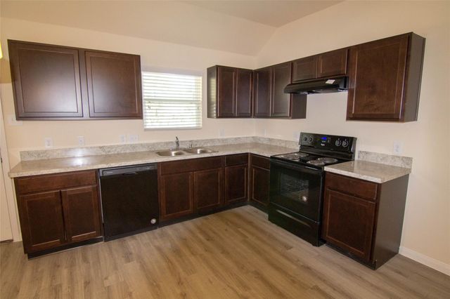 301 N Meadows Drive, Willis, TX 77378