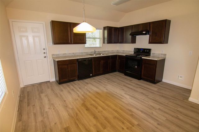301 N Meadows Drive, Willis, TX 77378