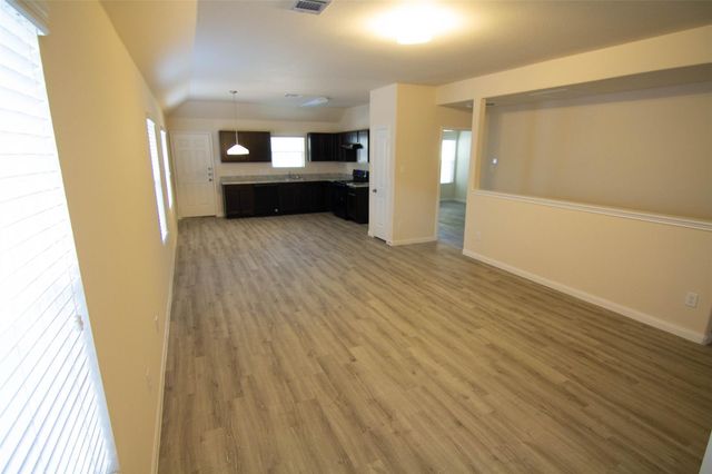 301 N Meadows Drive, Willis, TX 77378