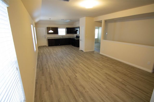 301 N Meadows Drive, Willis, TX 77378