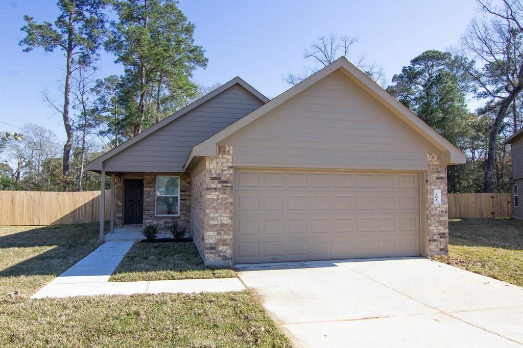 301 N Meadows Drive, Willis, TX 77378