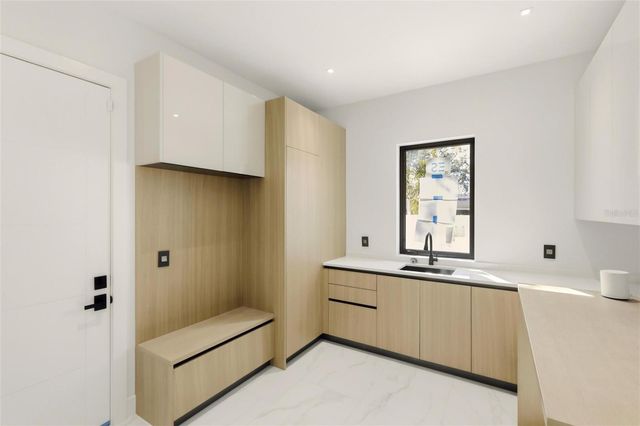 2089 ARLINGTON STREET, Sarasota, FL 34239