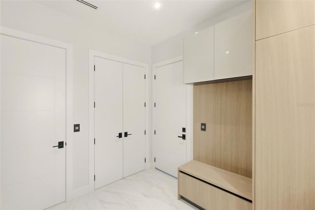 2089 ARLINGTON STREET, Sarasota, FL 34239