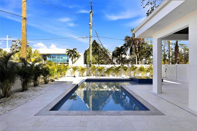 2089 ARLINGTON STREET, Sarasota, FL 34239