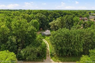 60677 9 Mile Road, South Lyon, MI 48178