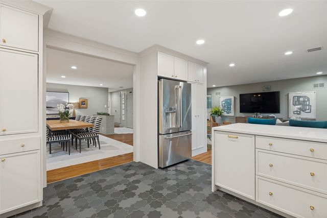 1513 Cedar Hill Avenue, Dallas, TX 75208