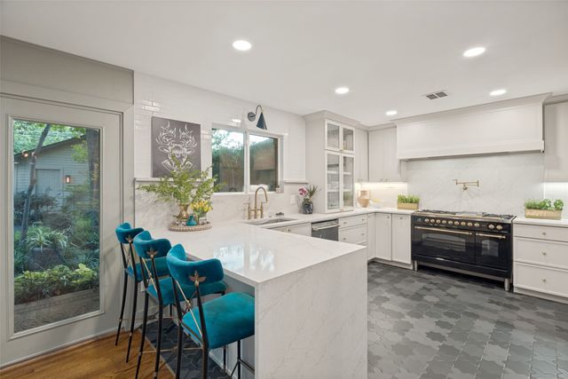 1513 Cedar Hill Avenue, Dallas, TX 75208