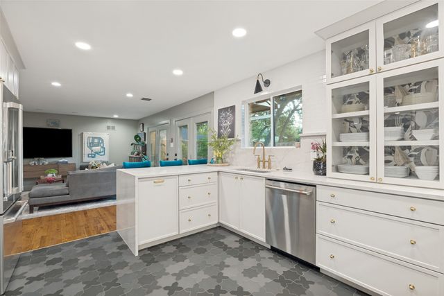 1513 Cedar Hill Avenue, Dallas, TX 75208