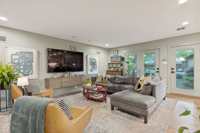 1513 Cedar Hill Avenue, Dallas, TX 75208
