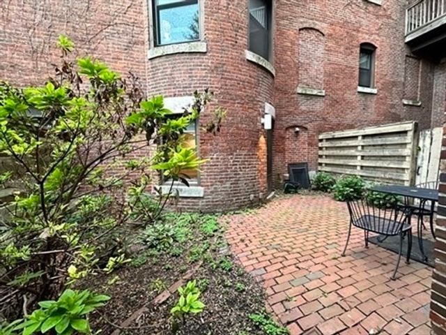 108 Gainsborough St 4W, Boston, MA 02115